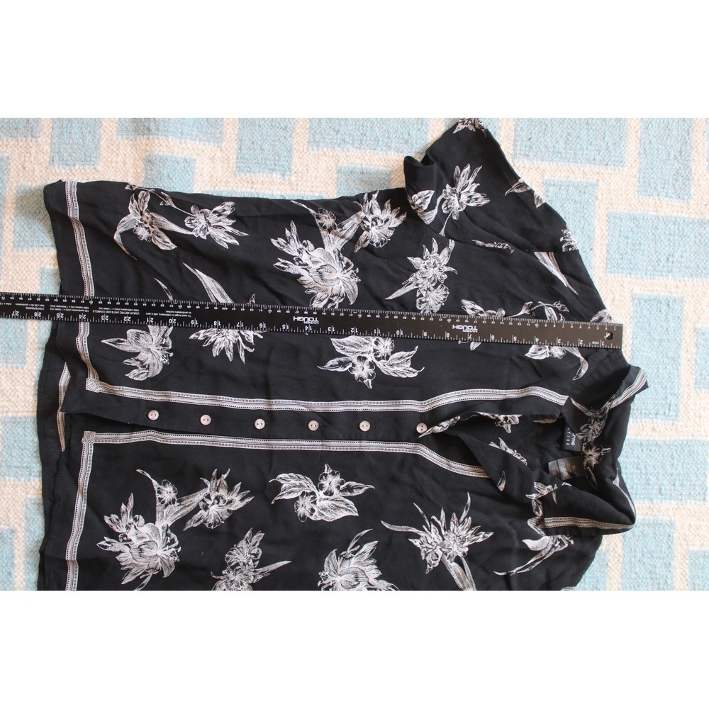 Vtg Liz Claiborne 10 Black Silk Floral Camp Collar Short Sleeve Button Top Shirt - Picture 7 of 7